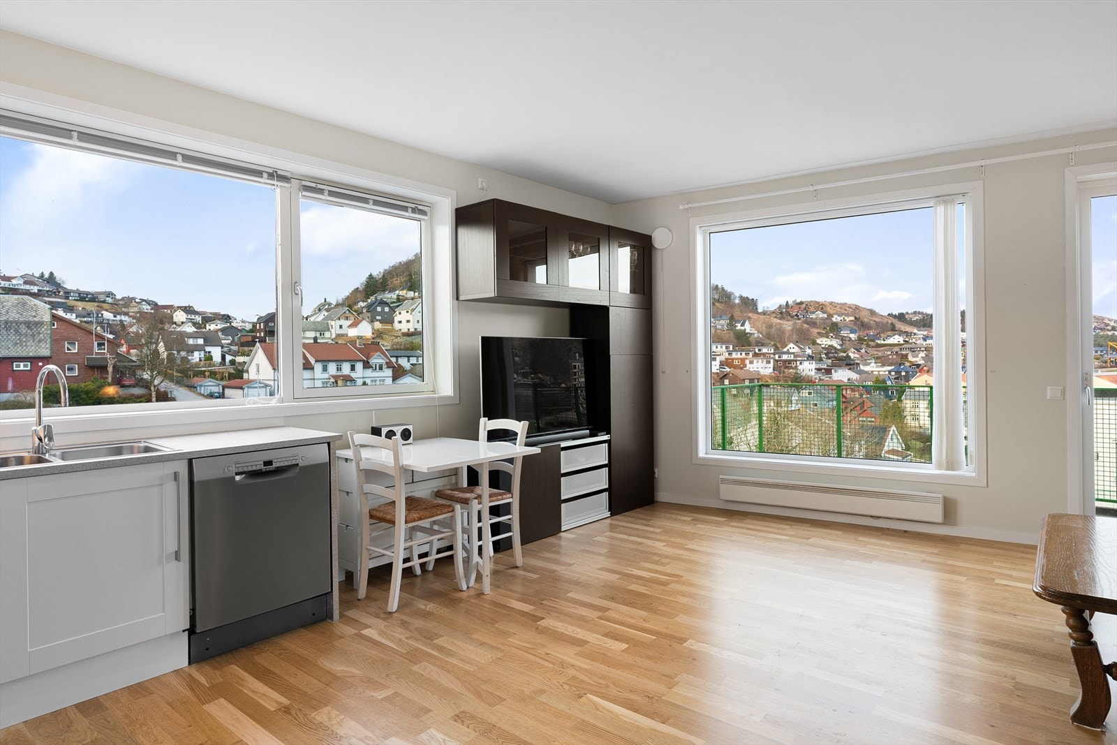 Flere av dørene og vinduene er skiftet i senere tid i regi av sameiet Galleribilde