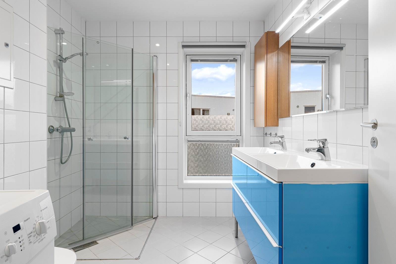 Bad/vaskerom med dobbel vask i seksjon Galleribilde