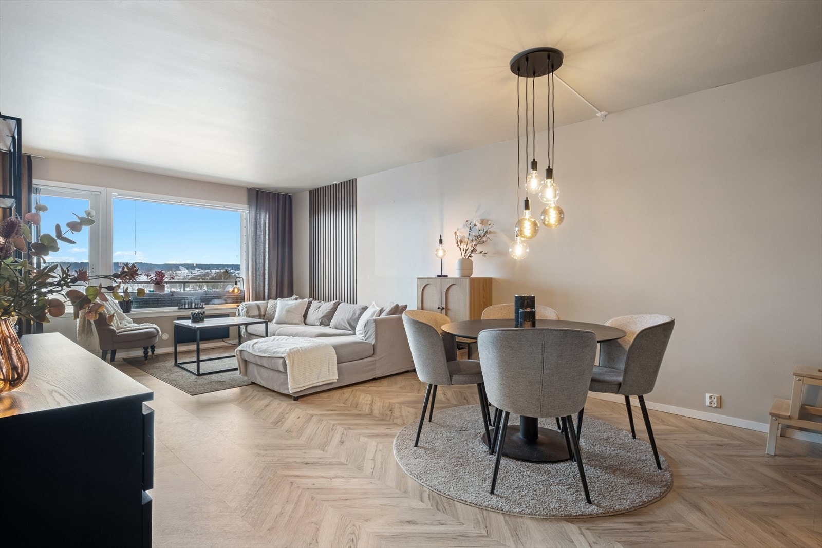 Lars Håkon Jørgensen (473 40 616) v/ DNB Eiendom ønsker deg velkommen til Alf Prøysens vei 8A! Galleribilde