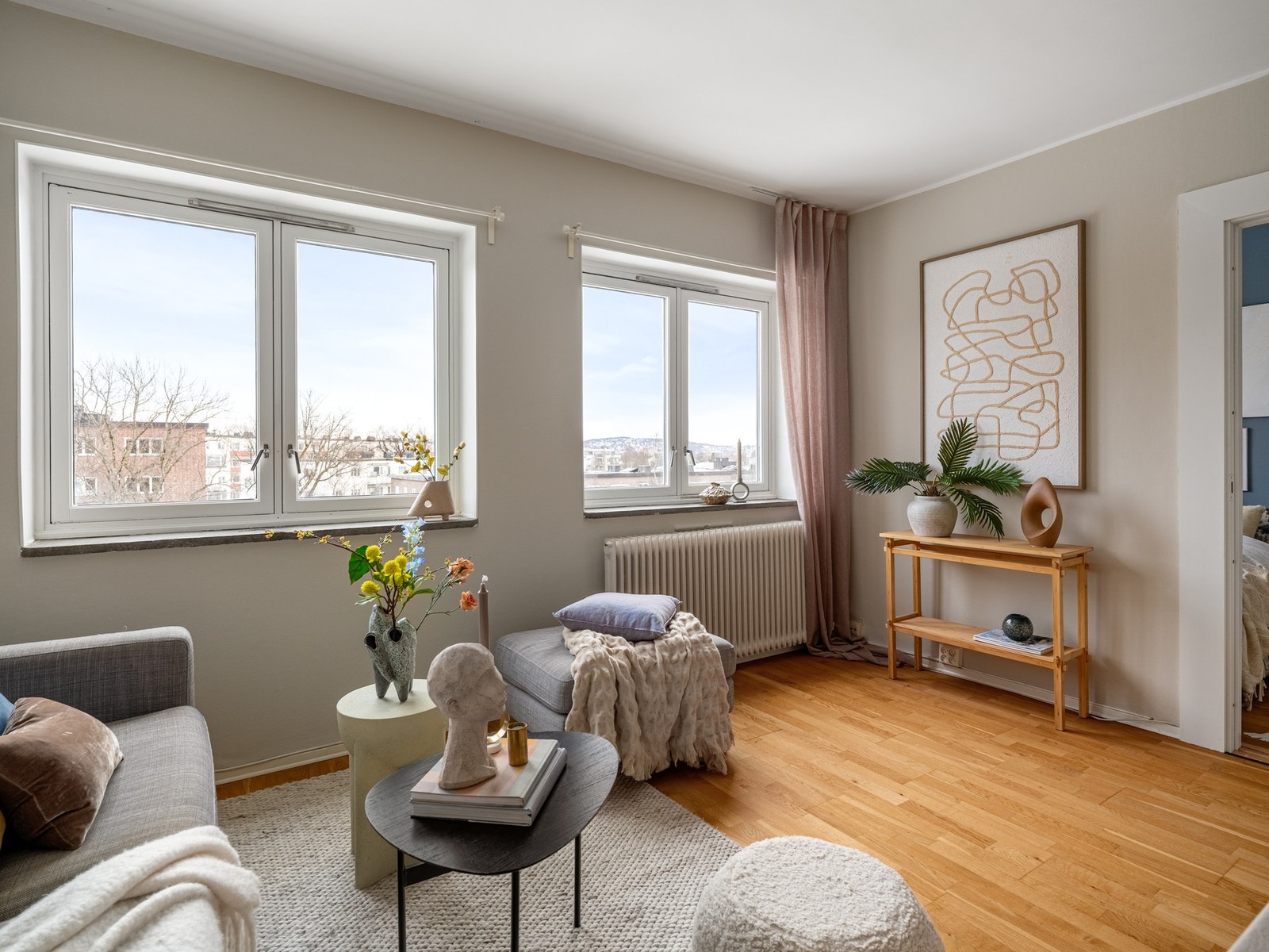 Med sentral beliggenhet, god standard og moderne løsninger er denne leiligheten et perfekt førstegangskjøp! Galleribilde