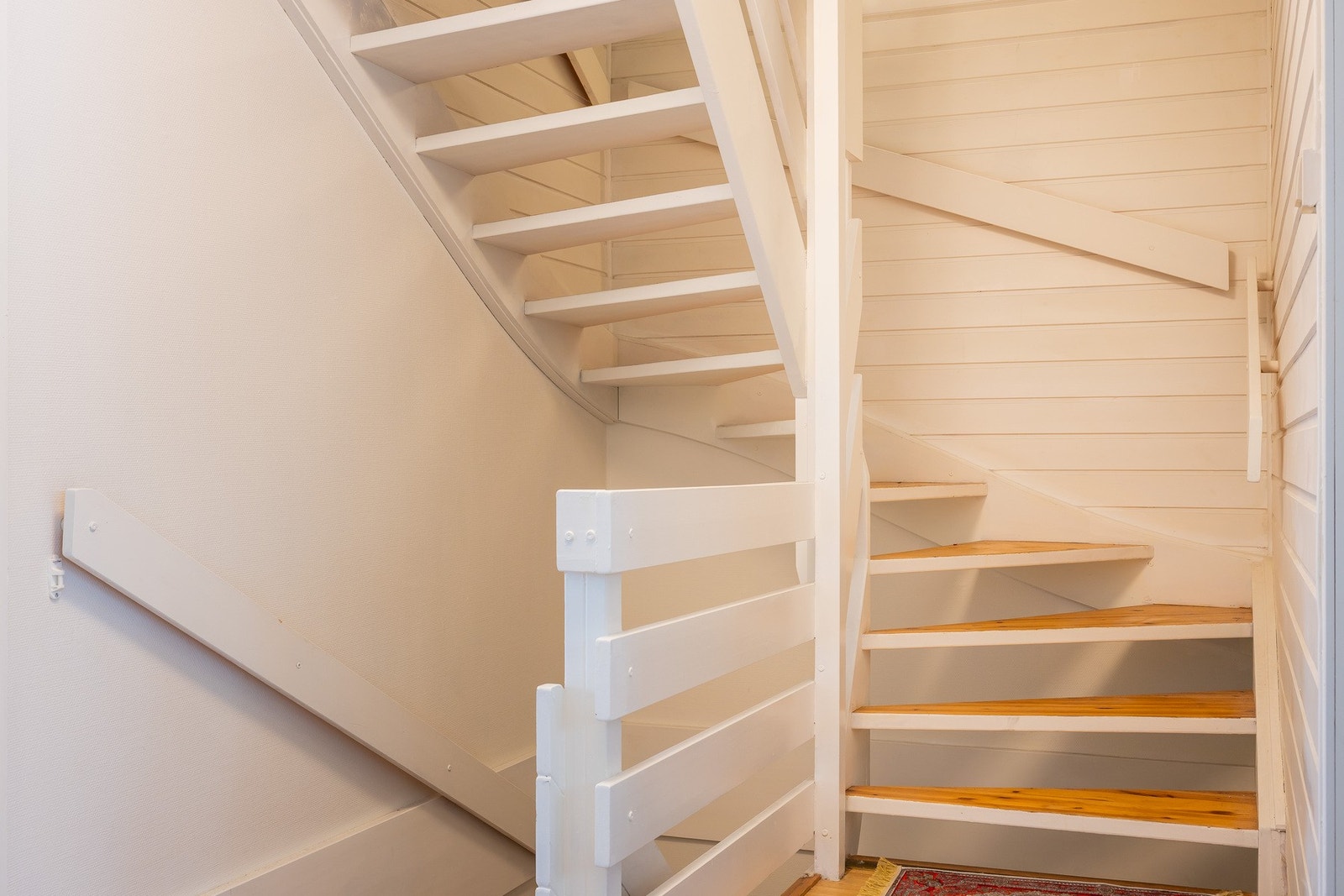 Trapp ned til u.etg. Galleribilde