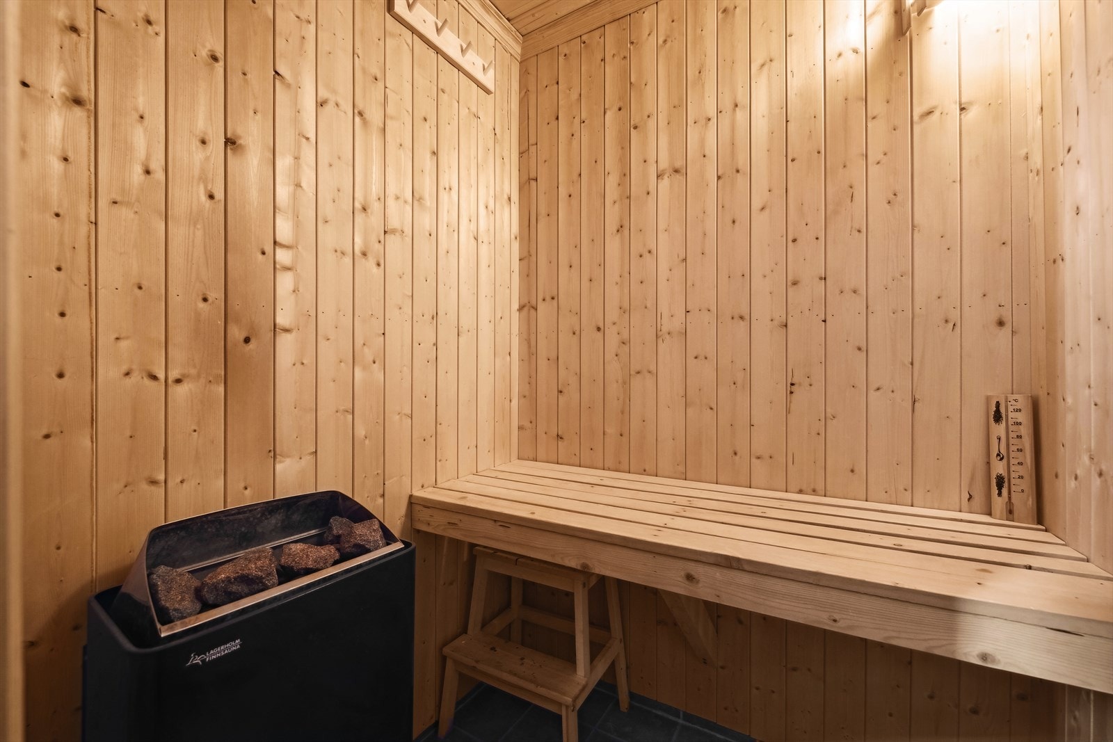 Varme, ro og tid til å senke skuldrene - hyttelivet smaker ekstra godt etter en tur i badstuen. Galleribilde