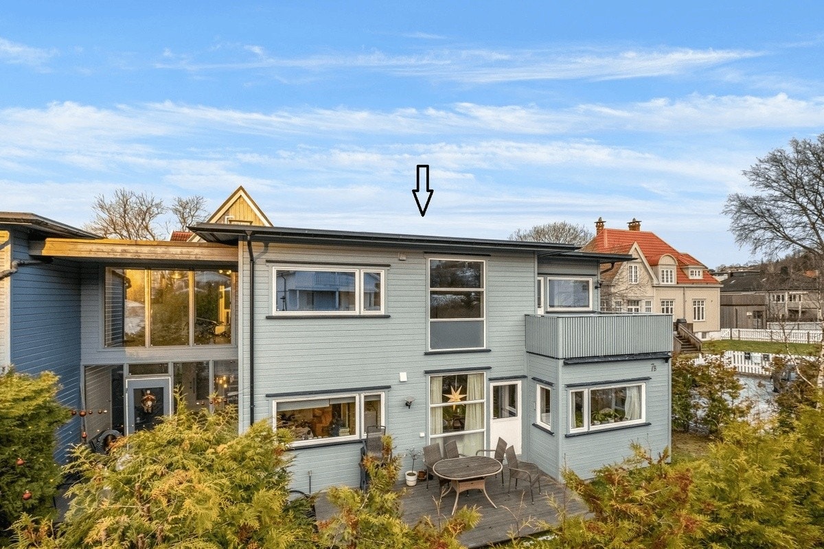 Byggeår er så sent som i 2012. Leiligheten i 1. etasje er på over 100 kvm internt areal, i tillegg til privat terrasse med gode solforhold. Galleribilde