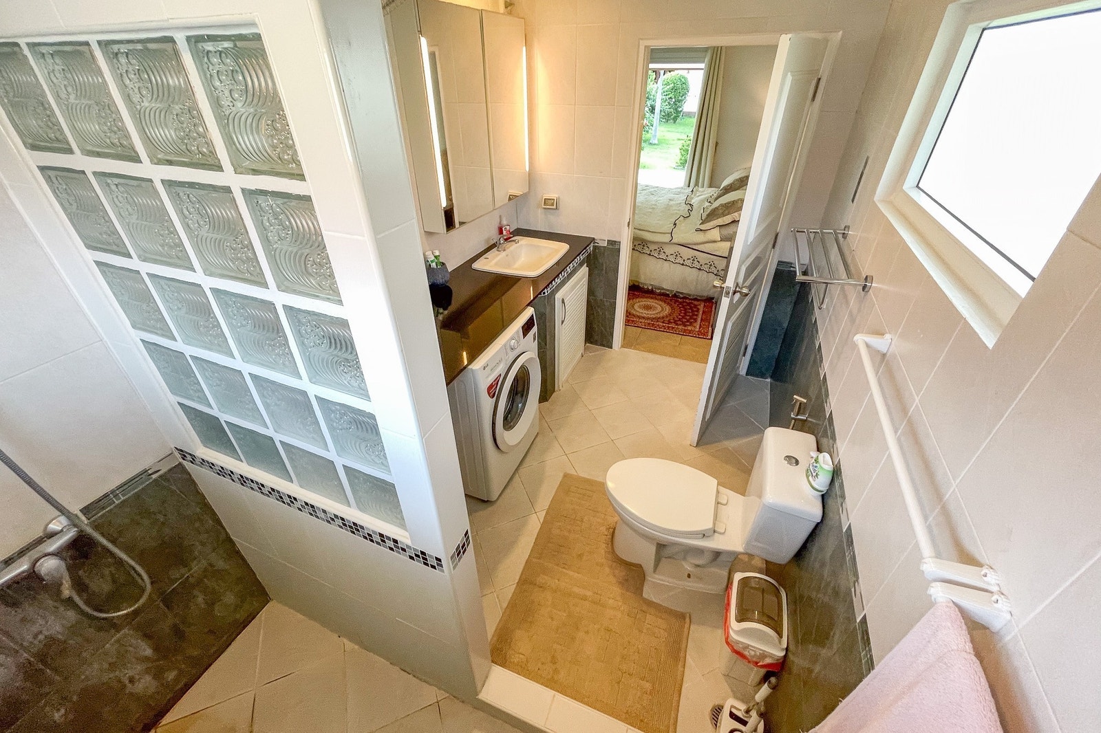 Hoved bad/wc tilhørende hoved soverom Galleribilde