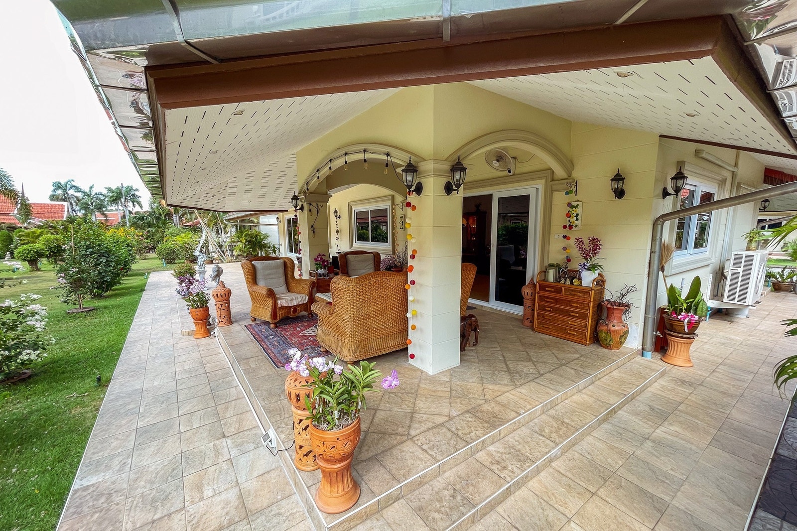 Hoved terrasse mot hagen Galleribilde