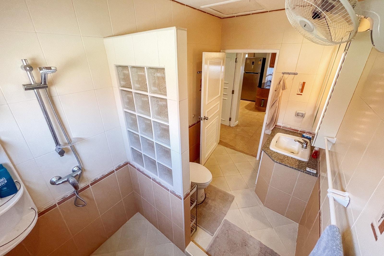 Felles bad/wc ved gang Galleribilde