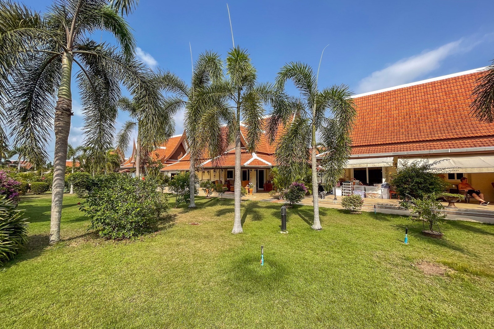 Villa sett fra hagen Galleribilde