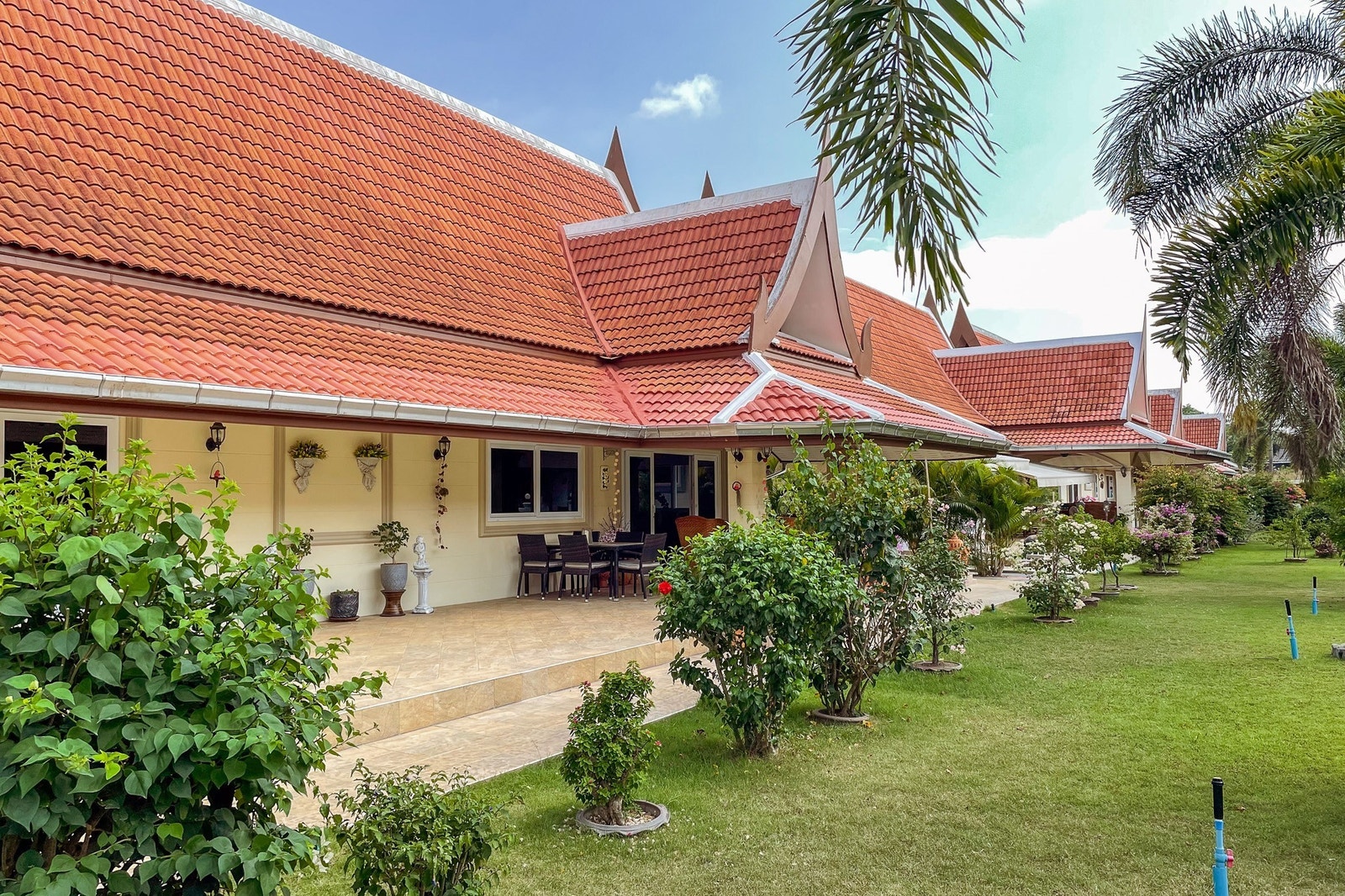 Villa sett fra hagen Galleribilde