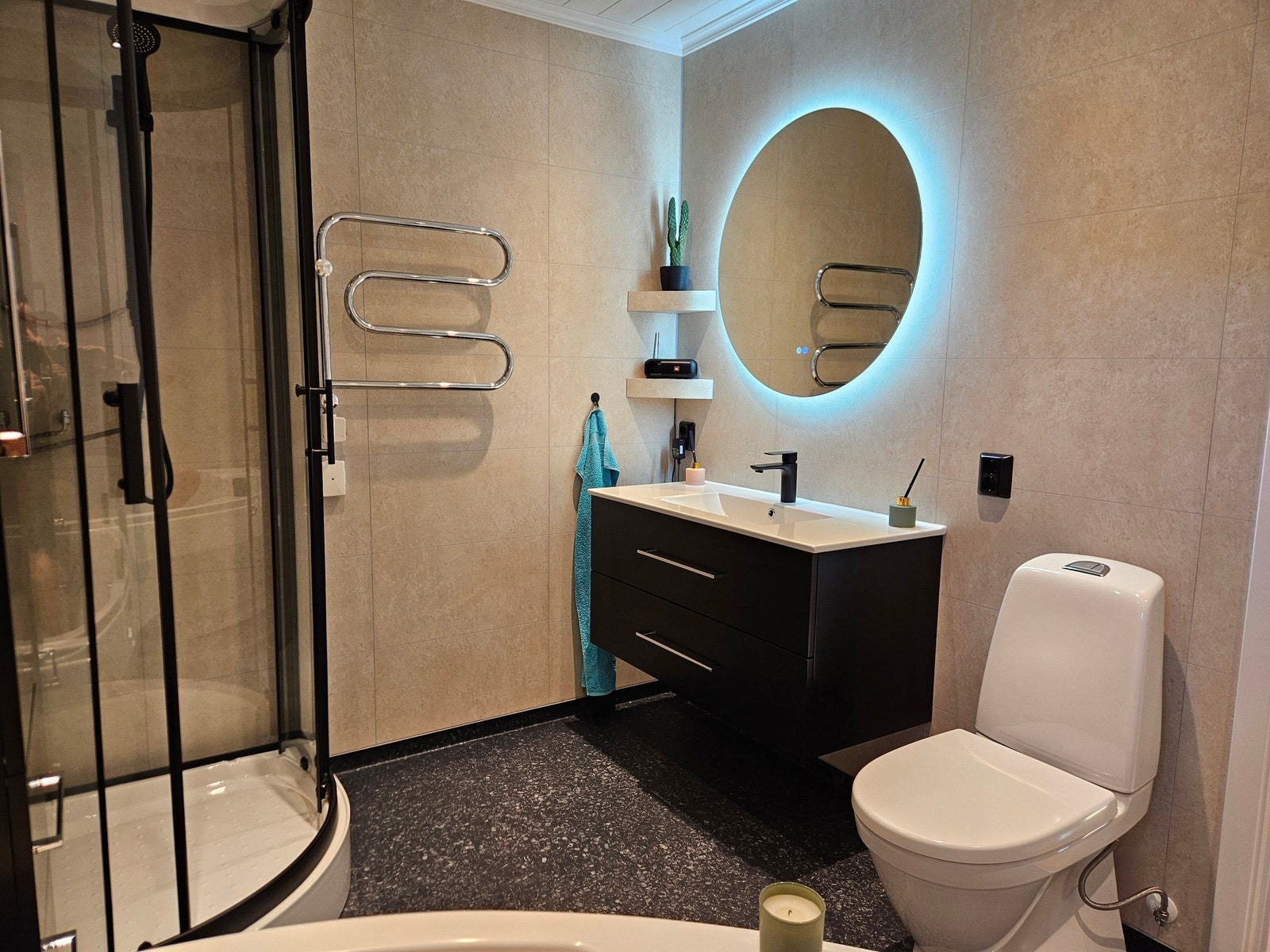 Nyoppusset Bad! Galleribilde