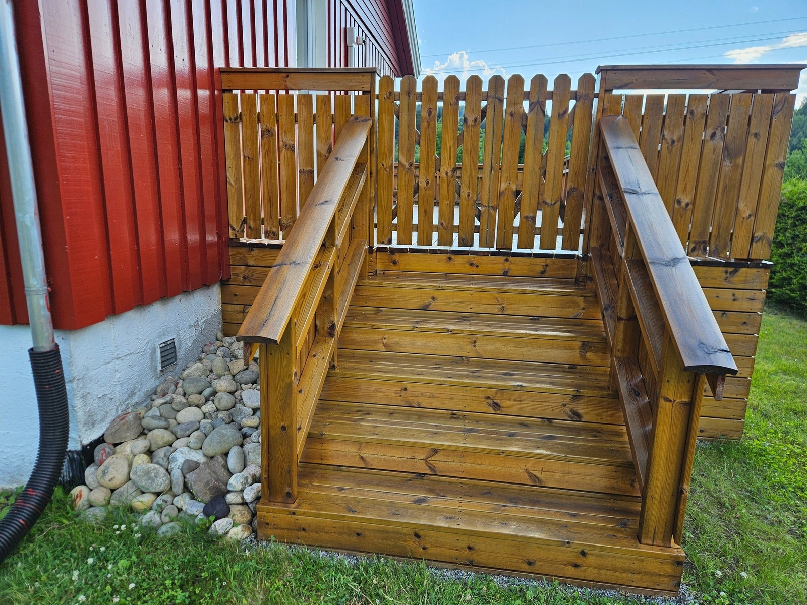 Trapp øst med dobbelport til terrassen Galleribilde