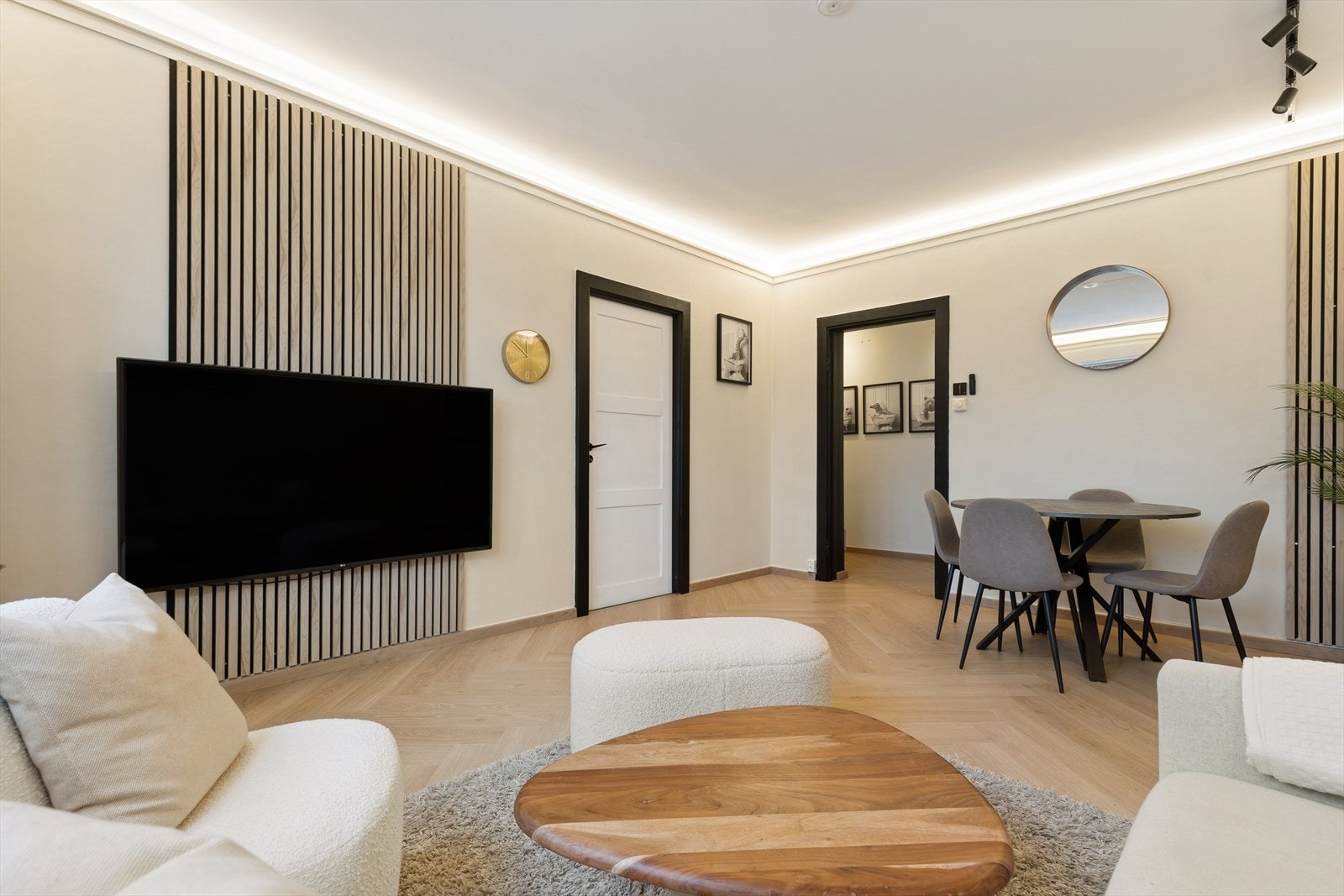 Leiligheten er betydelig oppusset, med unntak av baderommet, og kan blant annet skilte med nyere innvendige overflater fra 2025. Galleribilde