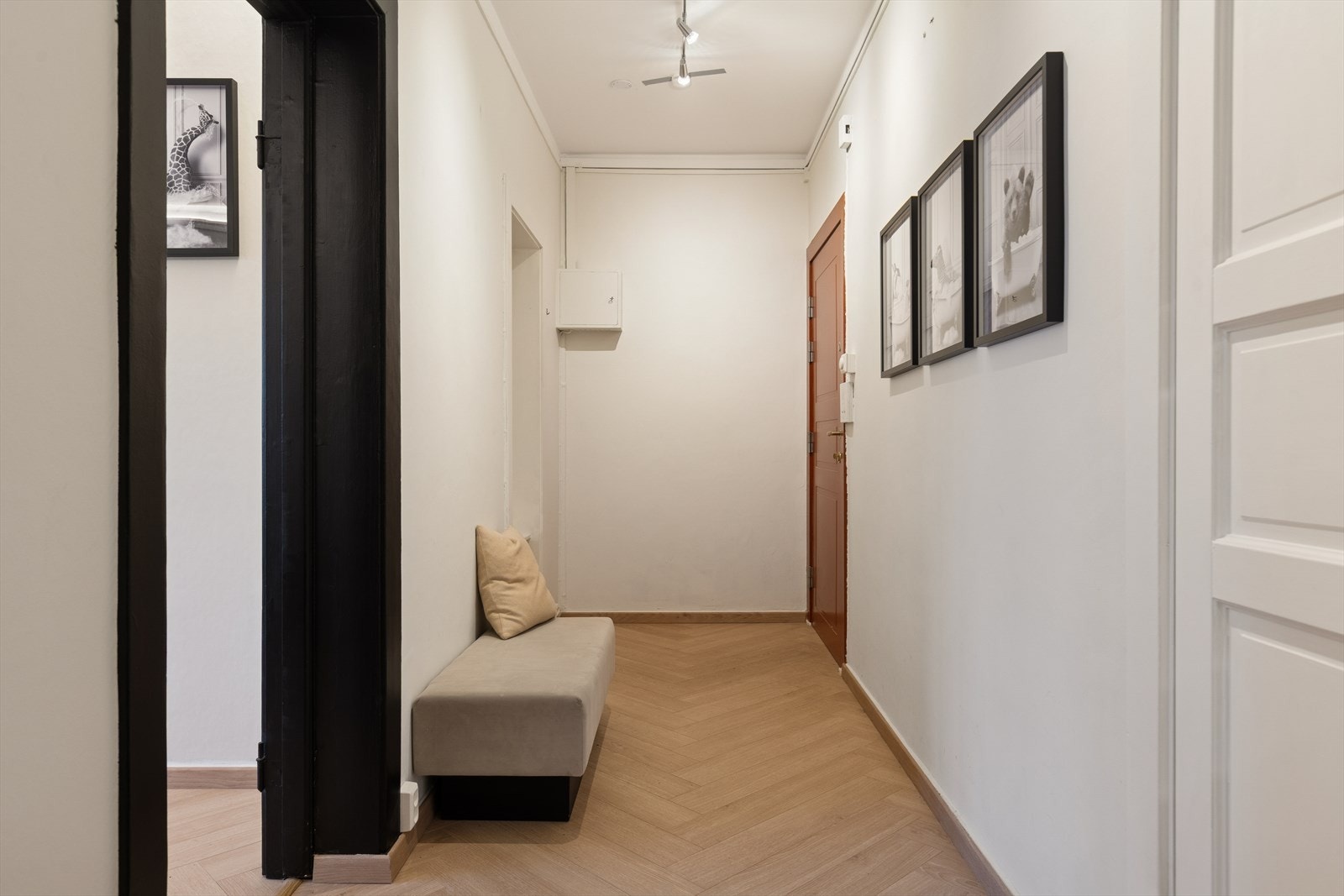 Velkommen inn! Callinganlegg er montert på vegg. Galleribilde