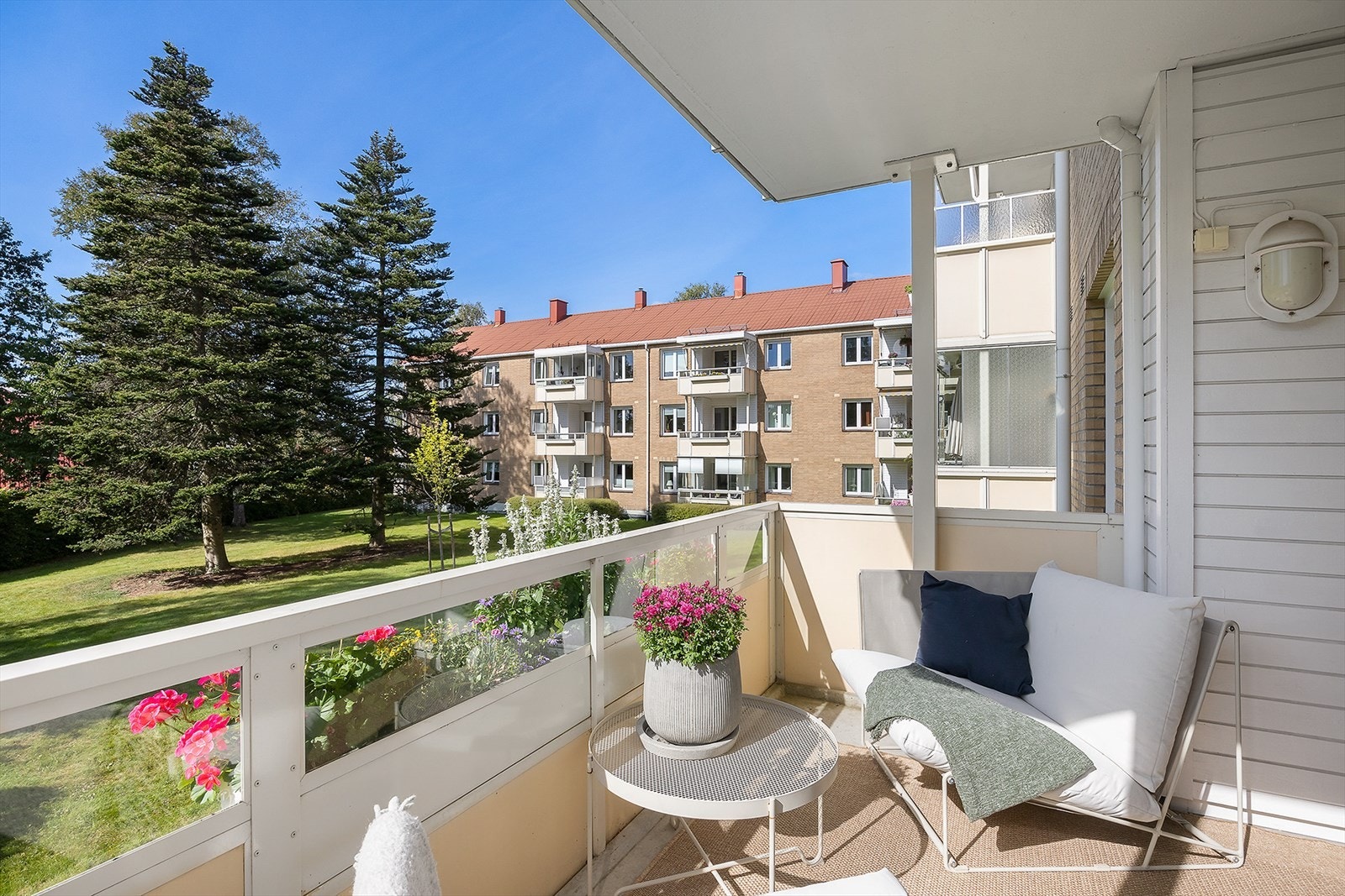 Magnus Jørstad v/ Nordvik avd. Frogner har gleden av å presentere Enoks vei 37!
Bilder: Junaid/Diakrit Galleribilde