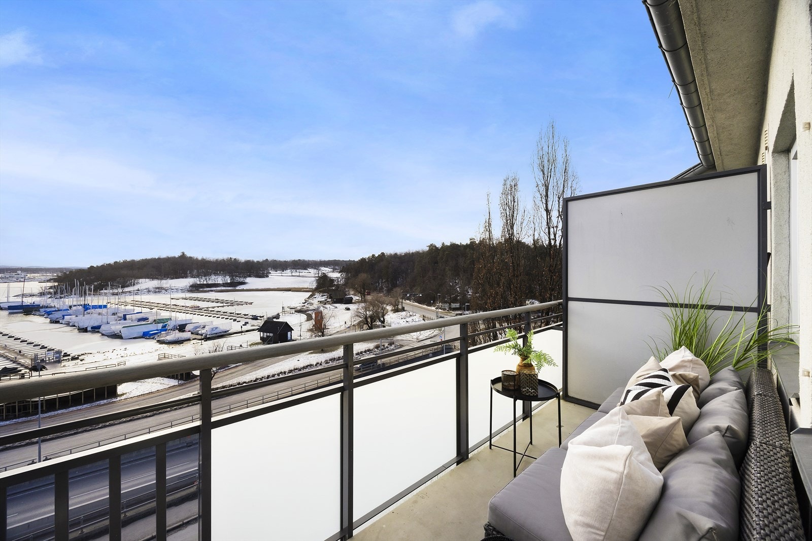 Fantastisk utsikt over Frognerkilen og en romslig og solrik balkong Galleribilde