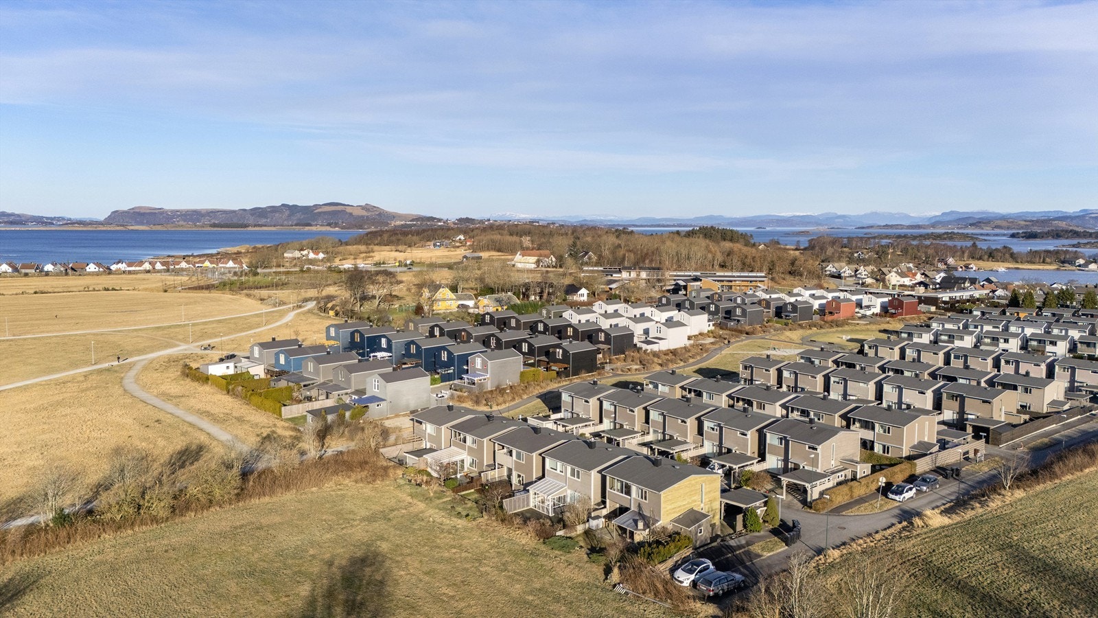 Området er preget av eneboliger og har et trygt og godt bomiljø. Galleribilde
