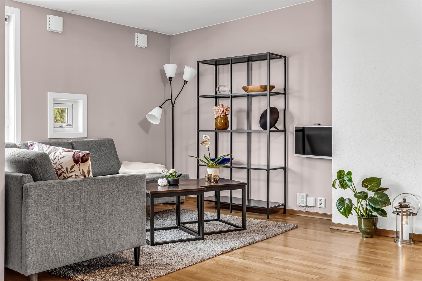 Det går pipeløp gjennom leiligheten med mulighet for innstallering av peis. Galleribilde