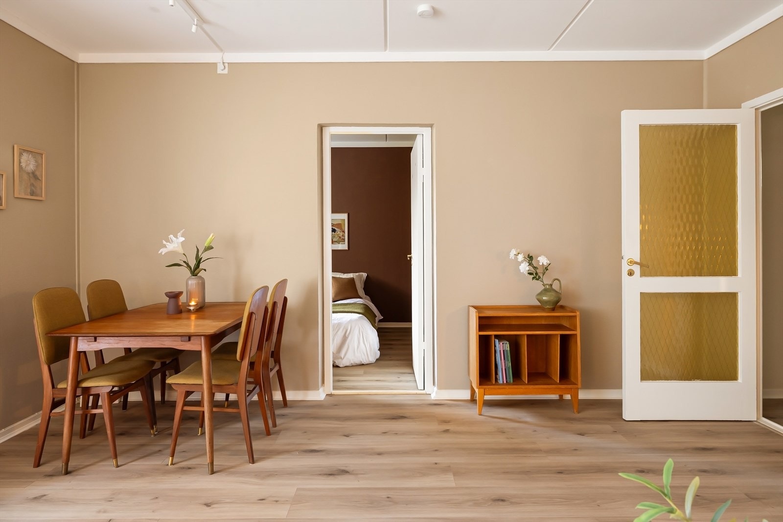 Rolig boligområde med kort vei til gode bussforbindelser. Sykkelavstand til Lærerhøyskolen, Odontologen og Haukeland sykehus. Galleribilde