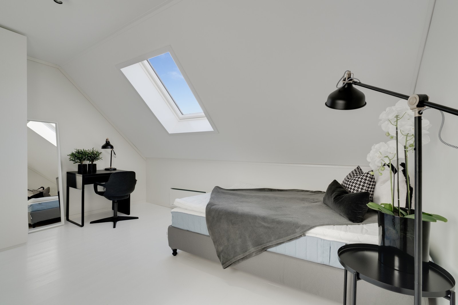 Illustrasjon lite rom. Galleribilde