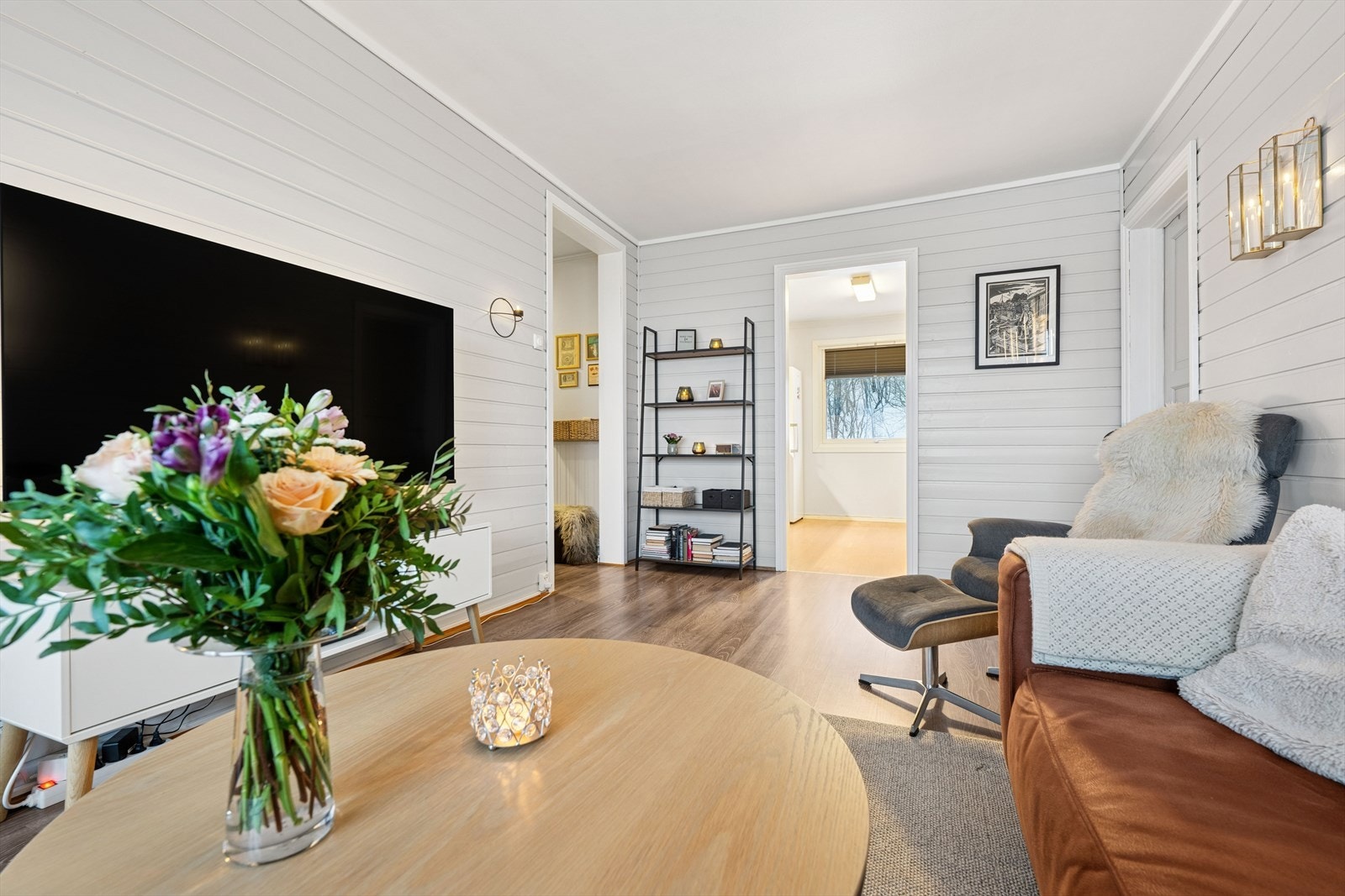 Stuen er atskilt fra kjøkkenet Galleribilde