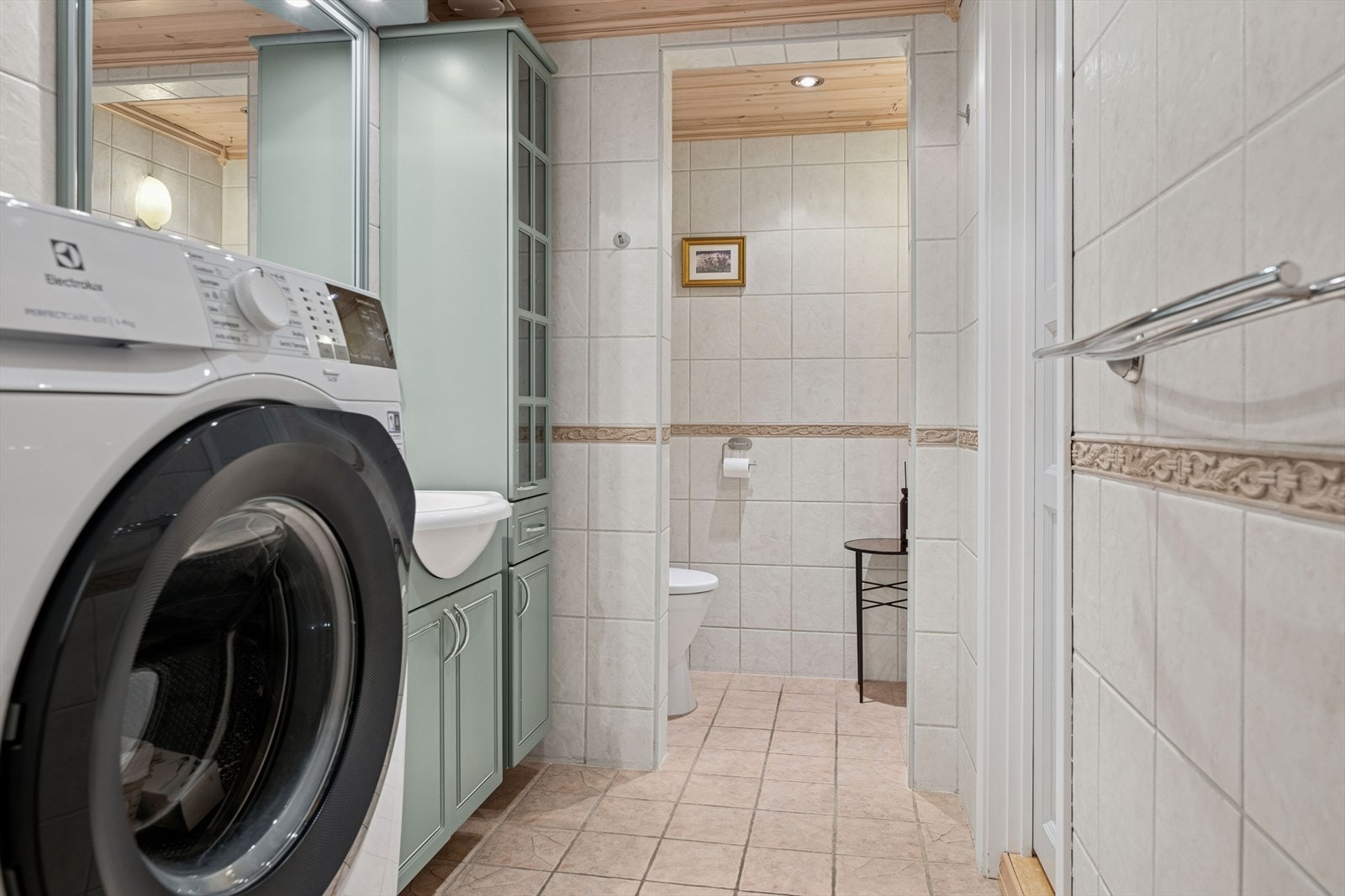 Flisalgt bad fra ca 2008 med varme i gulv Galleribilde