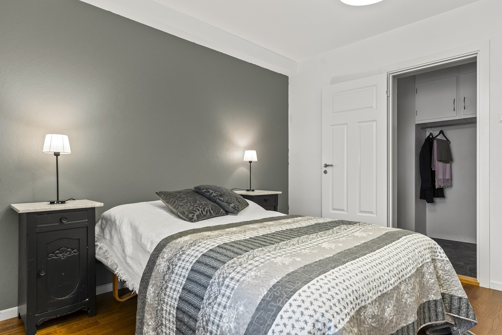 Også her sørger vegghengte radiatorer for en jevn og behagelig varme. Galleribilde