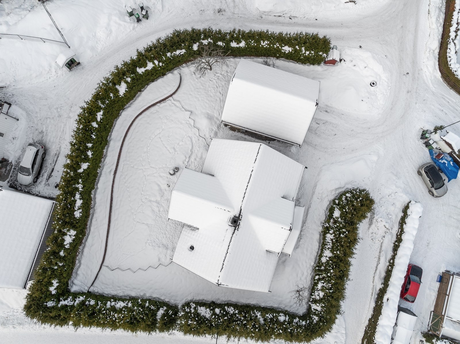 Tomten er flat og enkel å vedlikeholde. Galleribilde