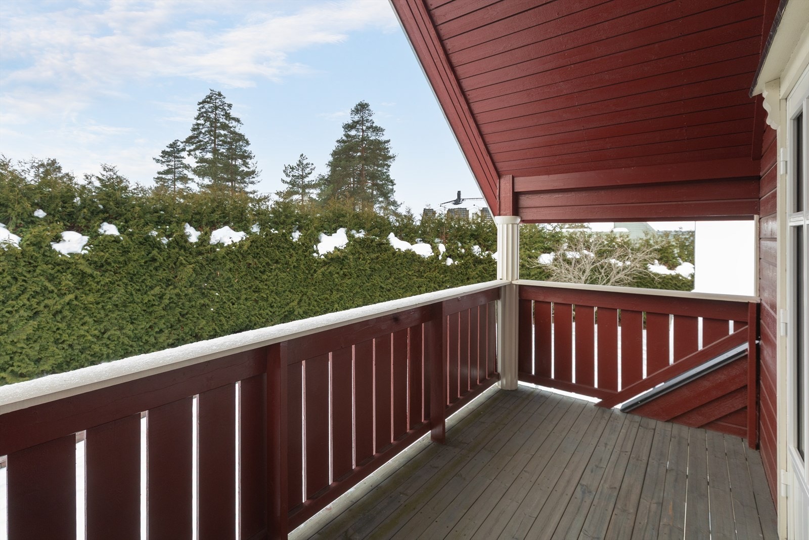 Balkongen i andre etasje er tilgjengelig fra loftstuen. Galleribilde