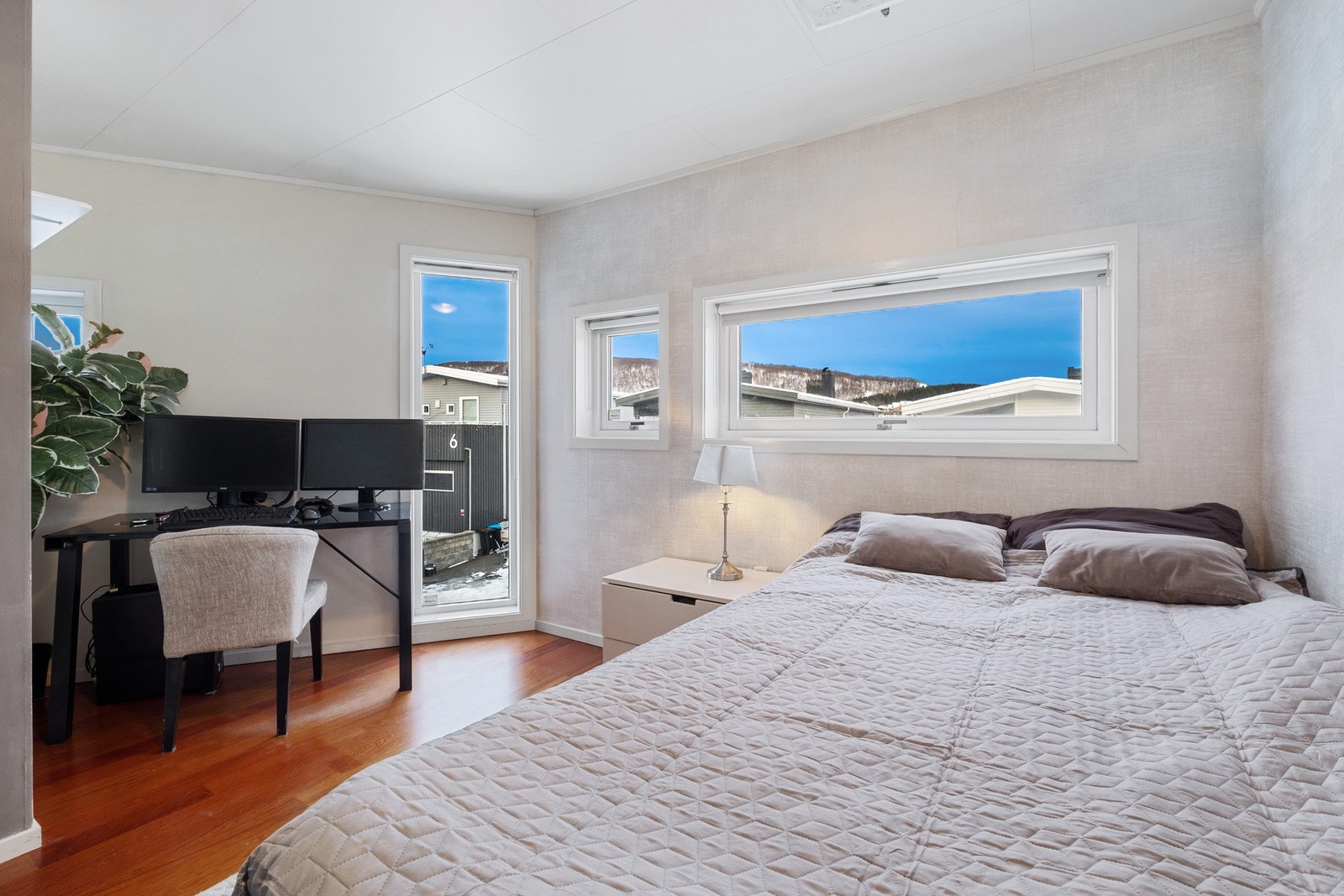 Soverom 2 er romslig med fine vindusflater. Galleribilde