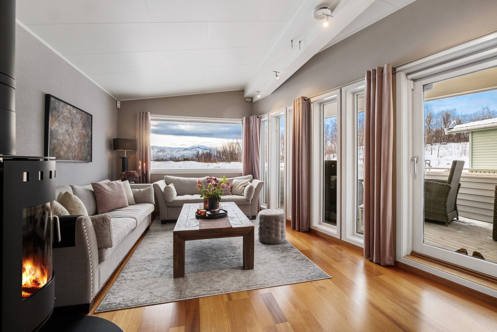 Planløsningen tilrettelegger utmerket for flere naturlige møbleringssoner Galleribilde