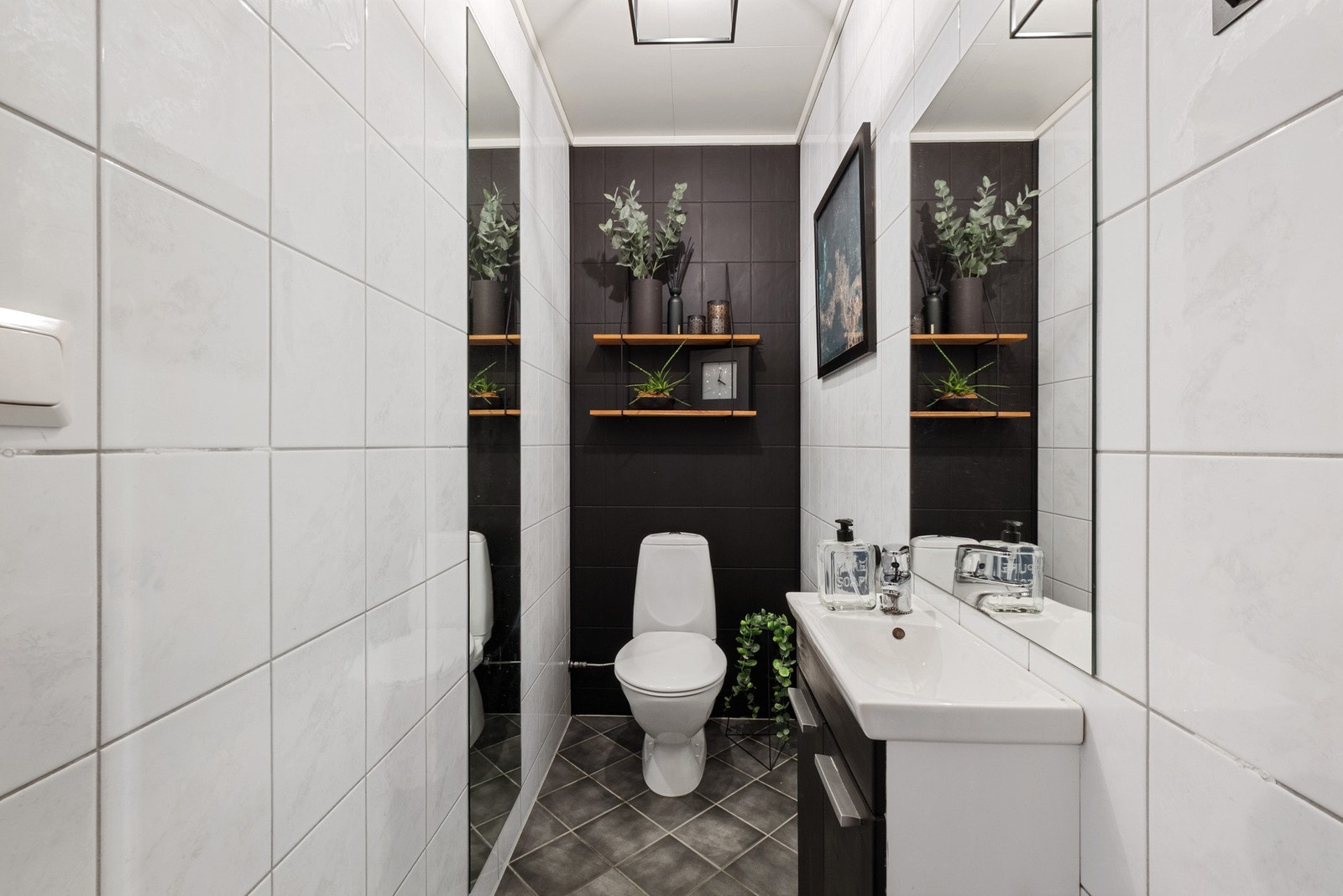 I tillegg har du et eget WC-rom. Godt tilrettelagt for en familie . Galleribilde