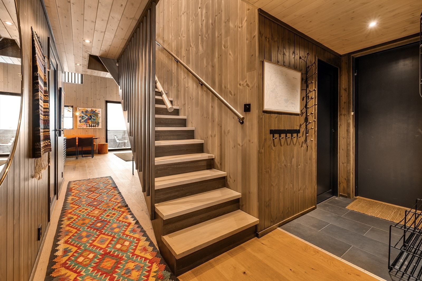 Det er også en praktisk bod/ teknisk rom strategisk plassert i tilknytning til leilighetens entré. Galleribilde