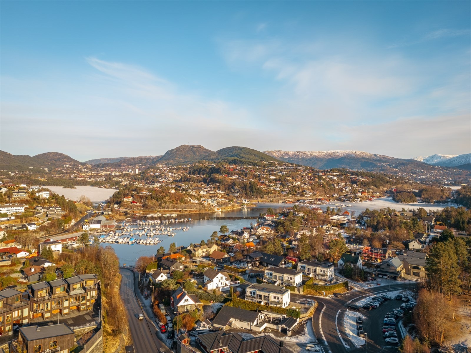 Søreide og Ytrebygda er kjent for flotte turmuligheter med gang- og sykkelstier, friområder og nærhet til sjøen. Galleribilde