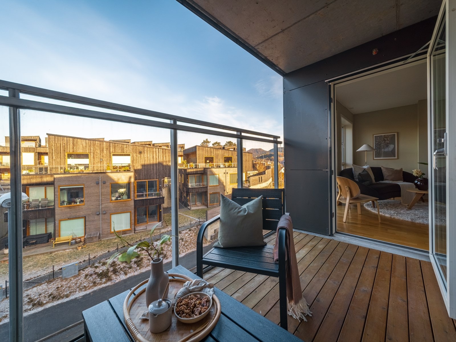 Fra stuen er det utgang til en koselig, nordvestvendt altan på ca. 6,6 m². Galleribilde