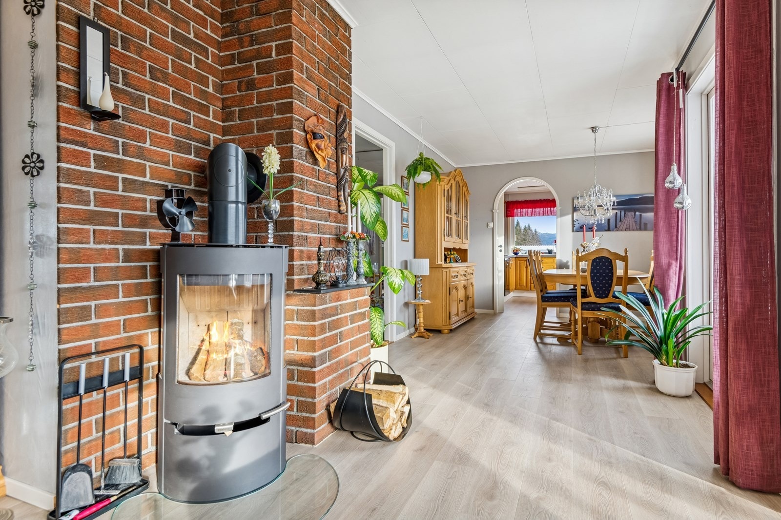 Vedfyring og varmepumpe. Galleribilde