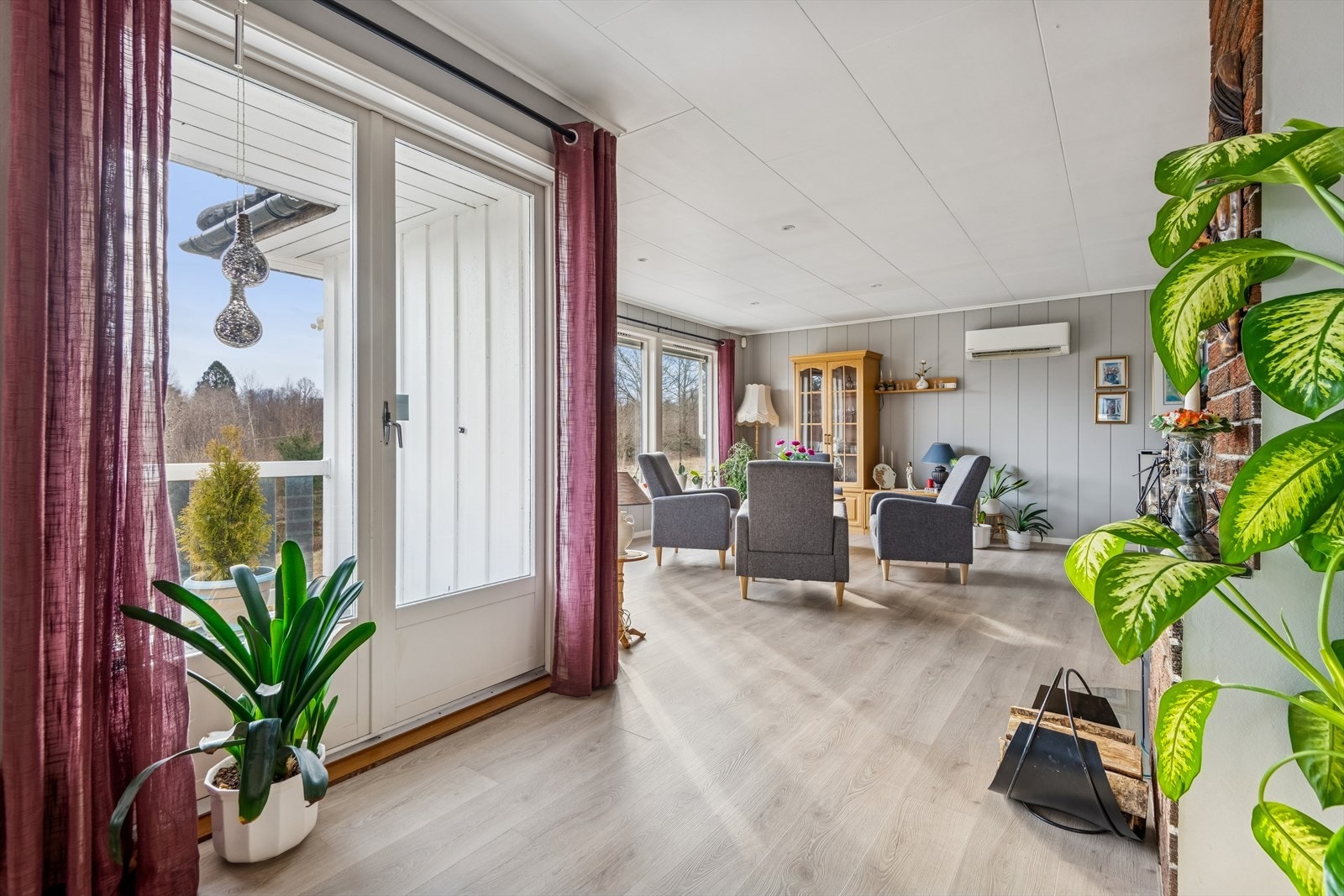 Lys og fin stue i 1.etasje. Galleribilde