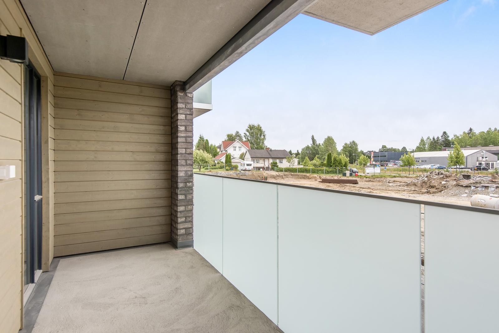 Balkong med god plass til sittegruppe Galleribilde