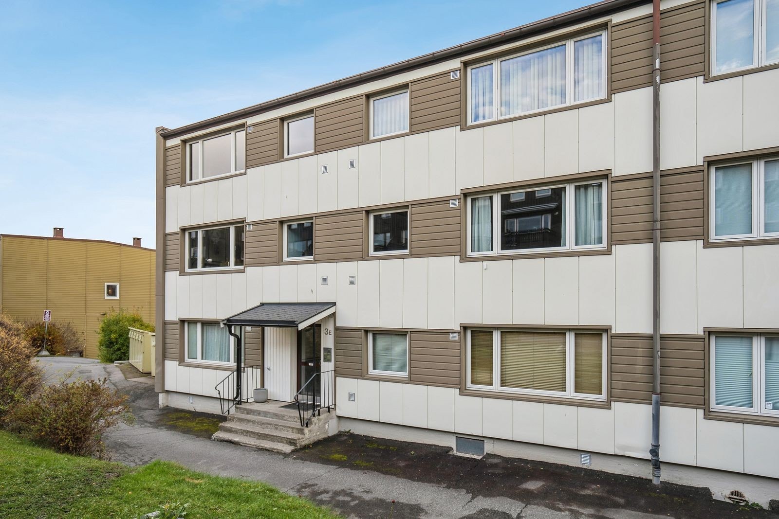 Fasade - leiligheten ligger på 2 etasje - Galleribilde