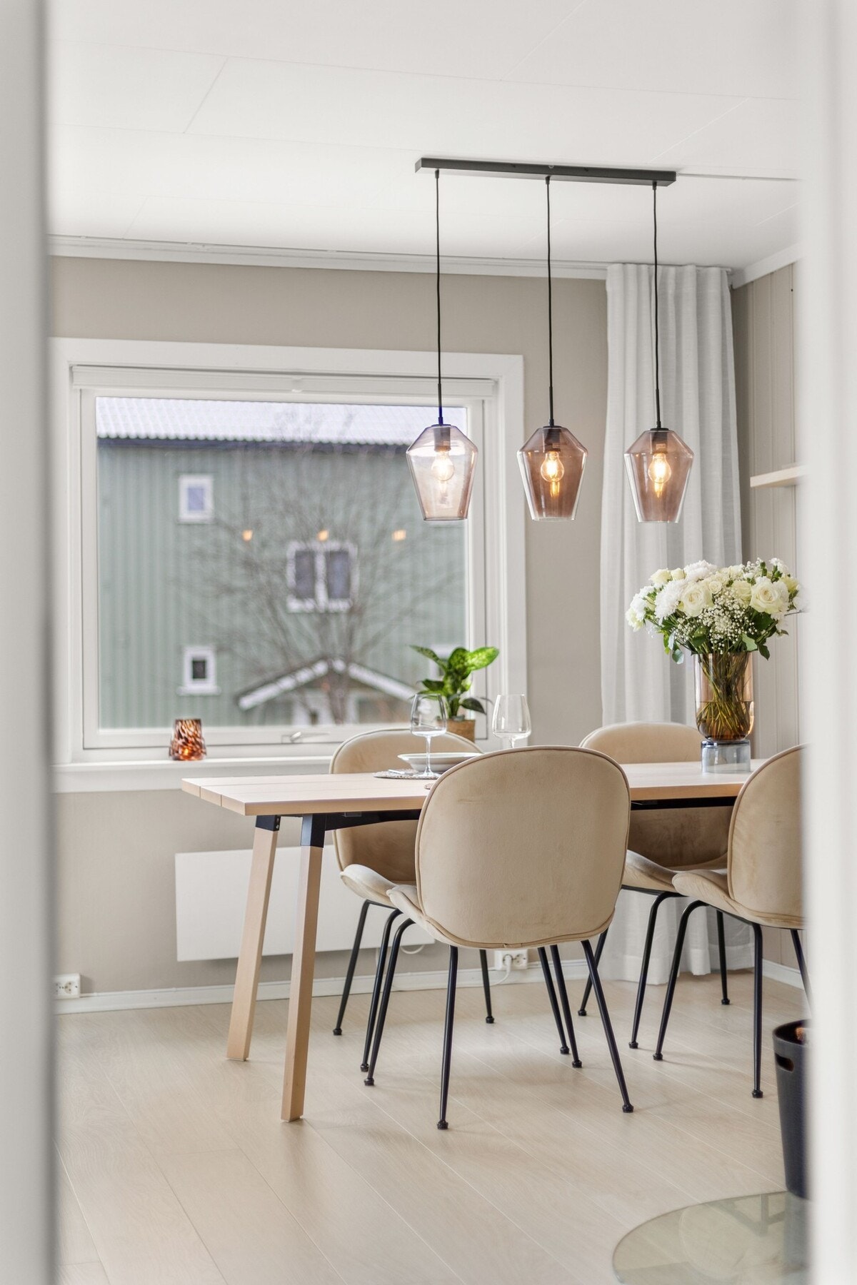 Spiseplassen innbyr til sosialt samvær med familie og venner. Galleribilde