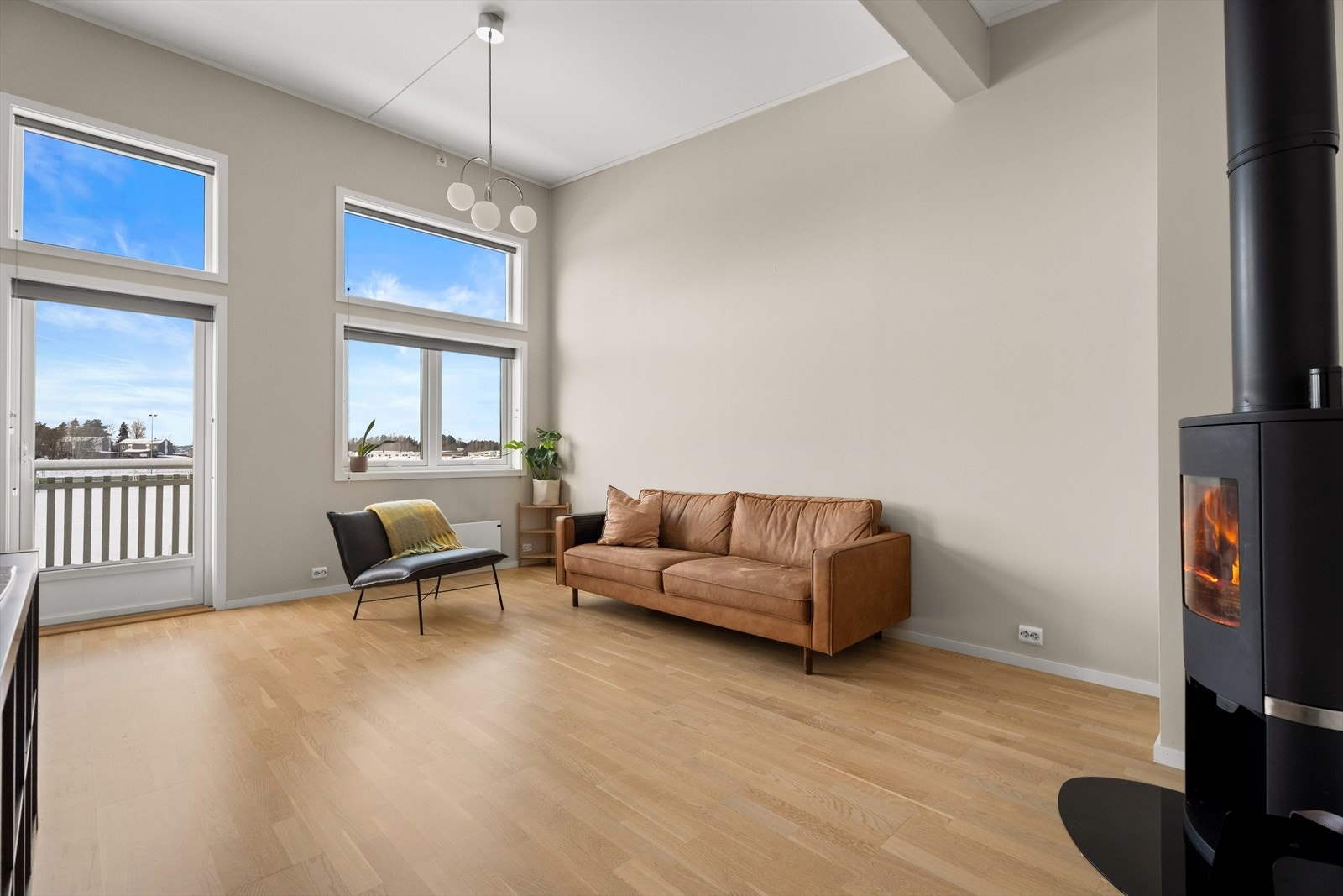 DNB Eiendom v/Michael A. Meyer (T 48062870) ønsker deg velkommen til Begby og andre etasje i Turkistunet 23! Galleribilde