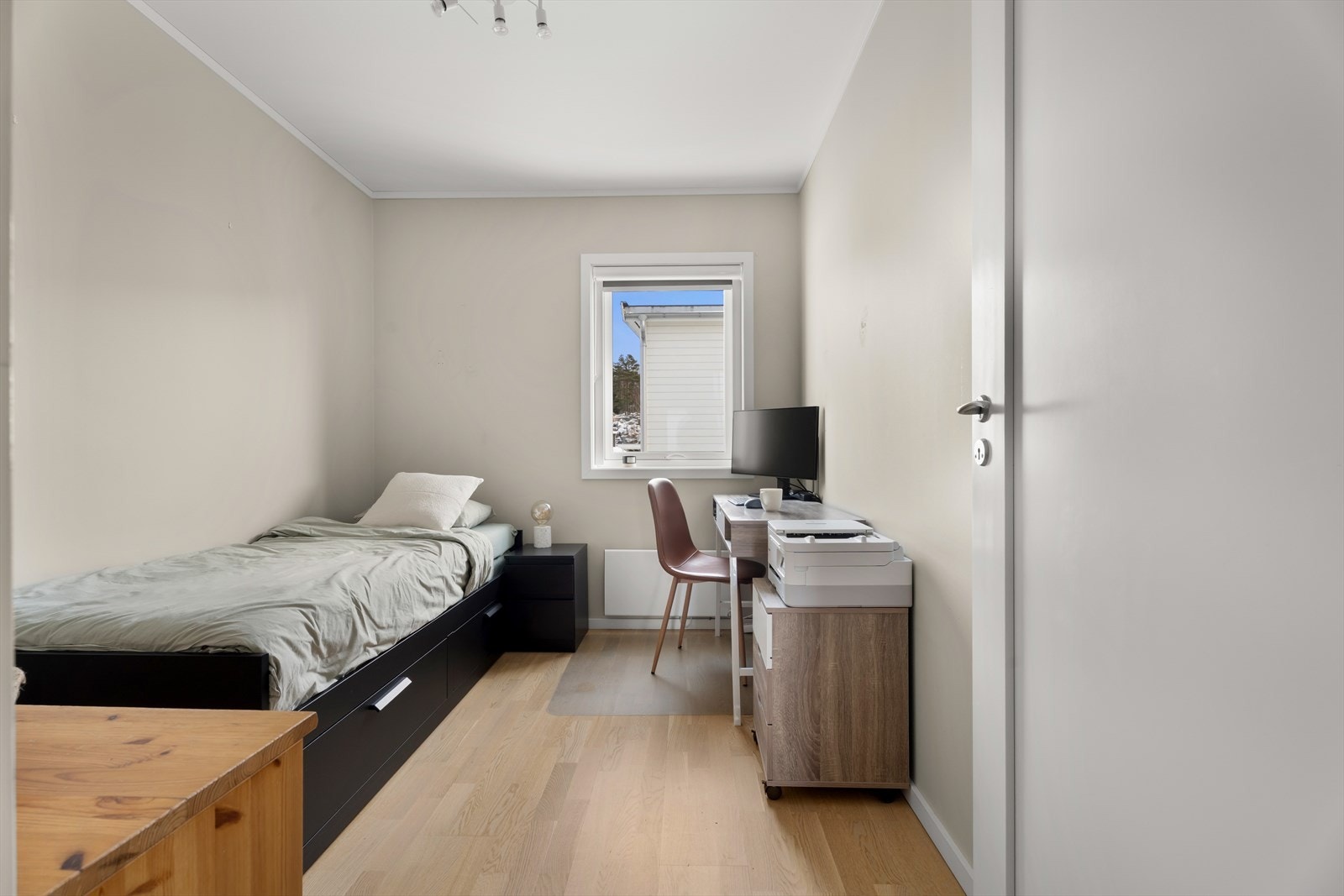 Det andre soverommet egner seg godt som barnerom, gjesterom eller kontor. Galleribilde