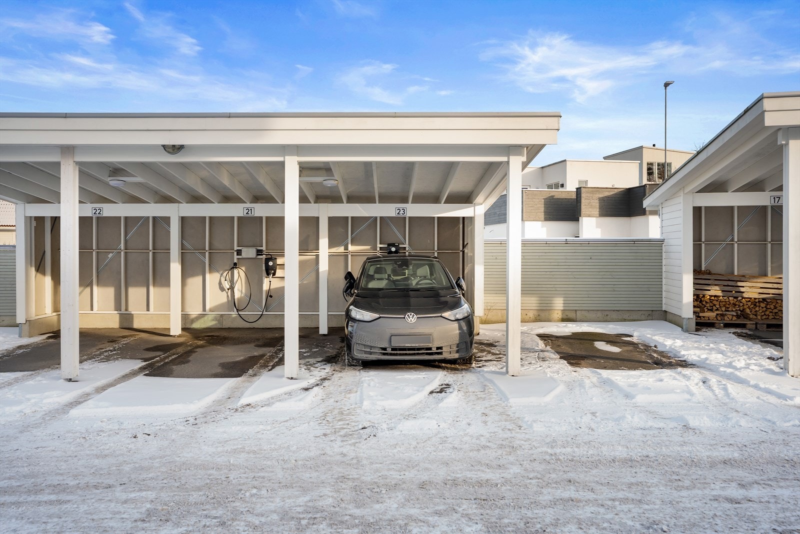 Det medfølger en fast parkeringsplass i carportanlegg. Galleribilde