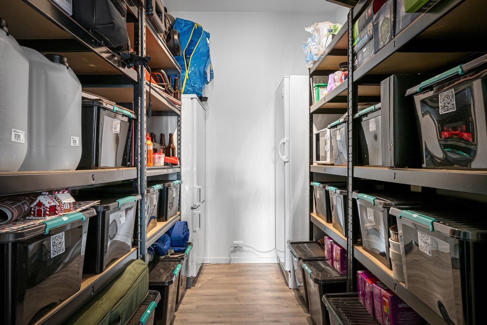 To innvendige boder som kan sies å være svært praktisk for lagring/oppbevaring. Galleribilde