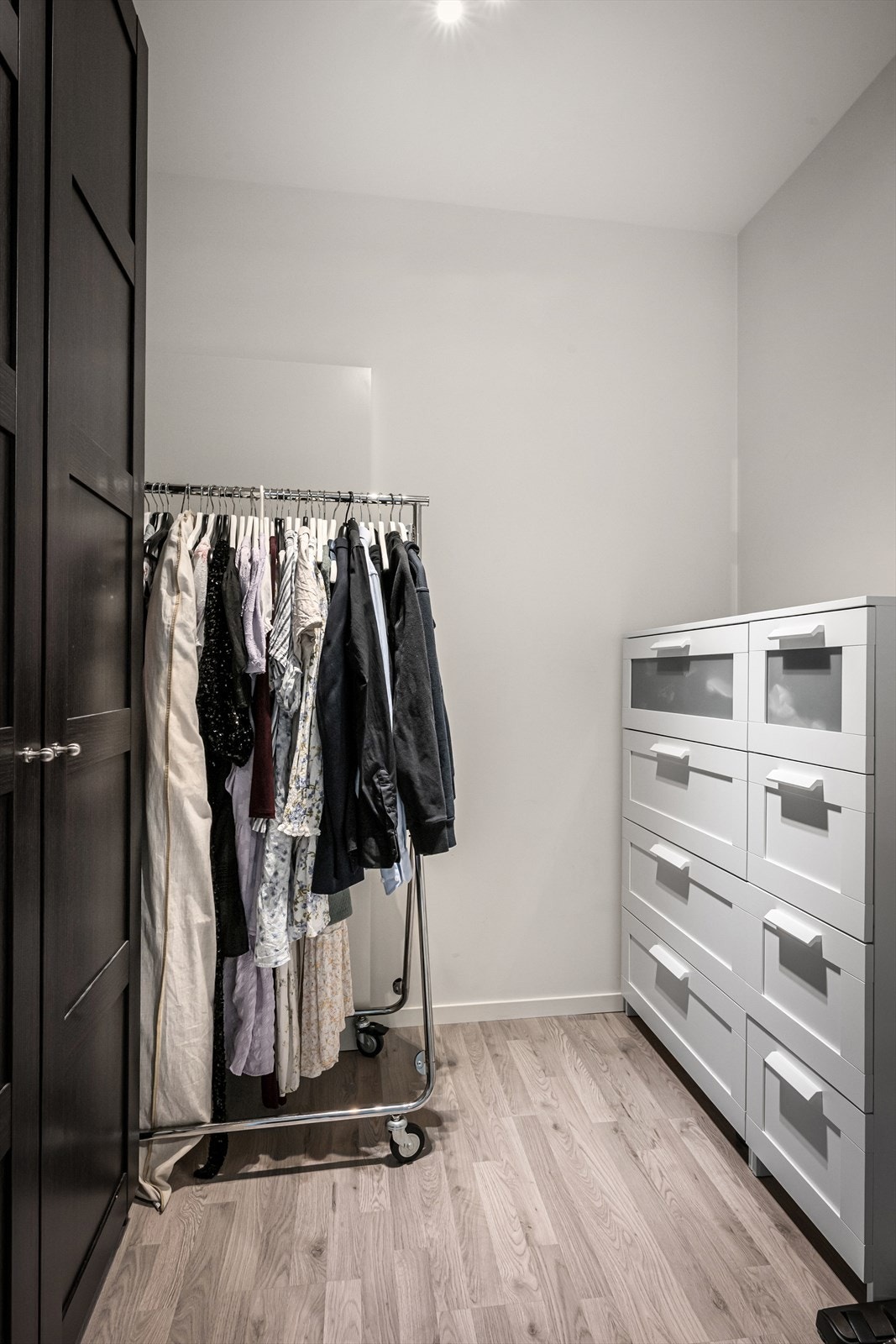 To innvendige boder som kan sies å være svært praktisk for lagring/oppbevaring. Galleribilde