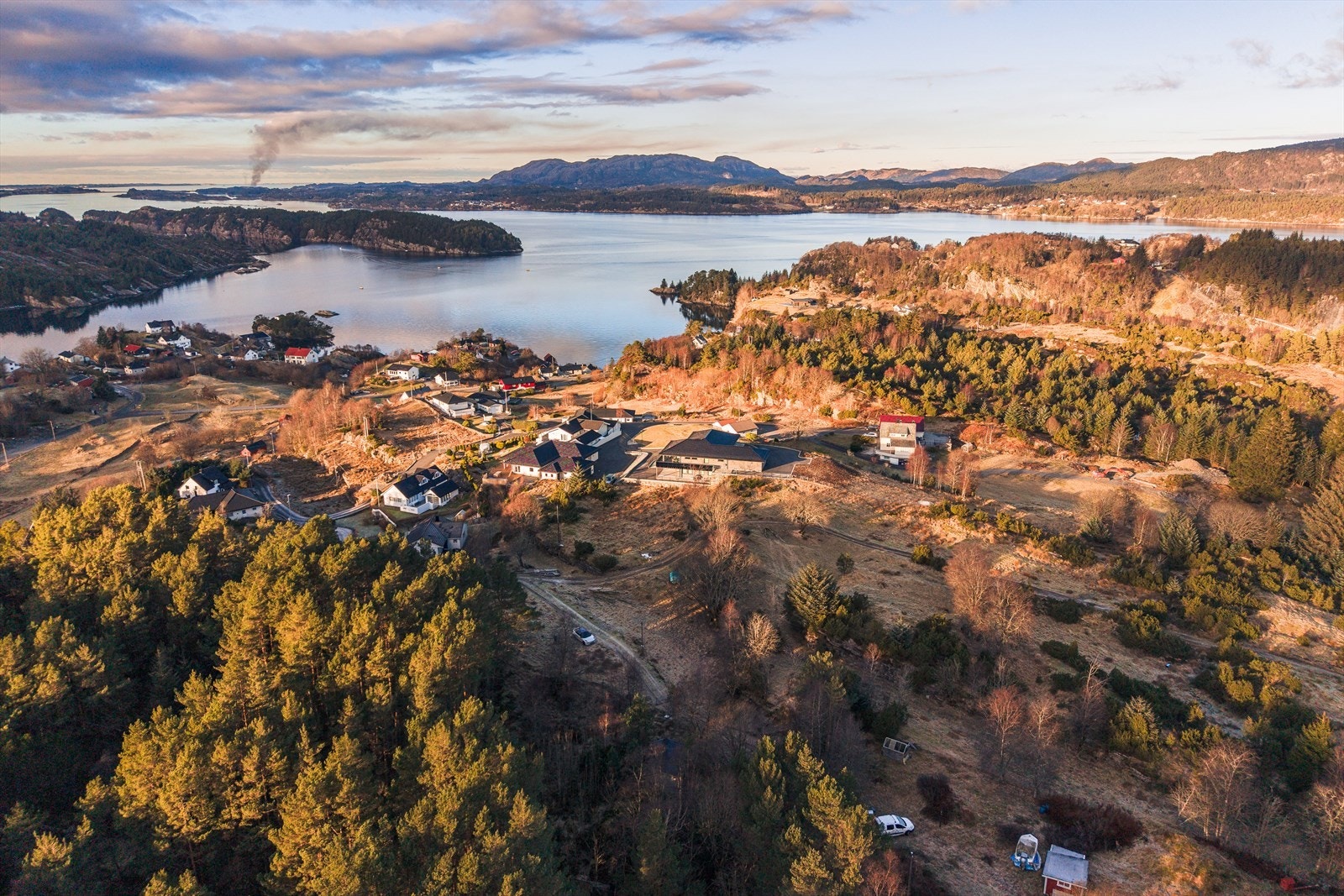 Området har enkel adkomst og gode forbindelser videre mot Bergen. Galleribilde