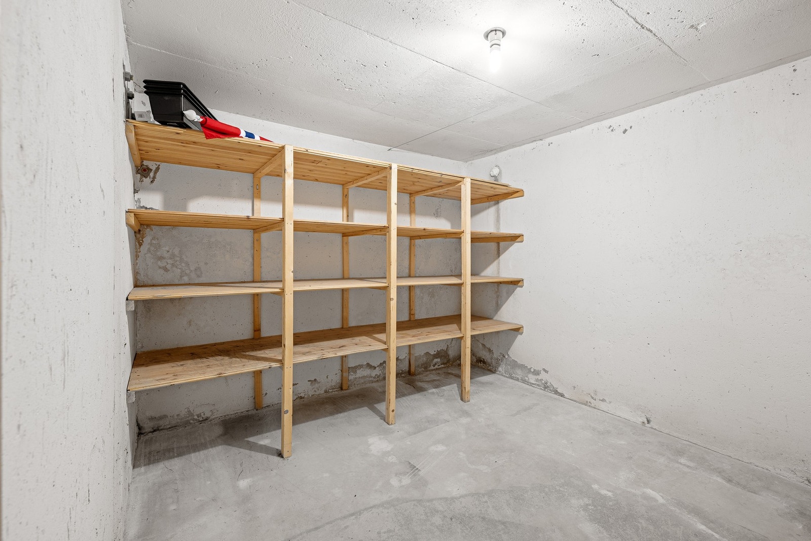 Det følger også to eksterne boder på totalt 14 kvadratmeter i kjelleretasje. Galleribilde