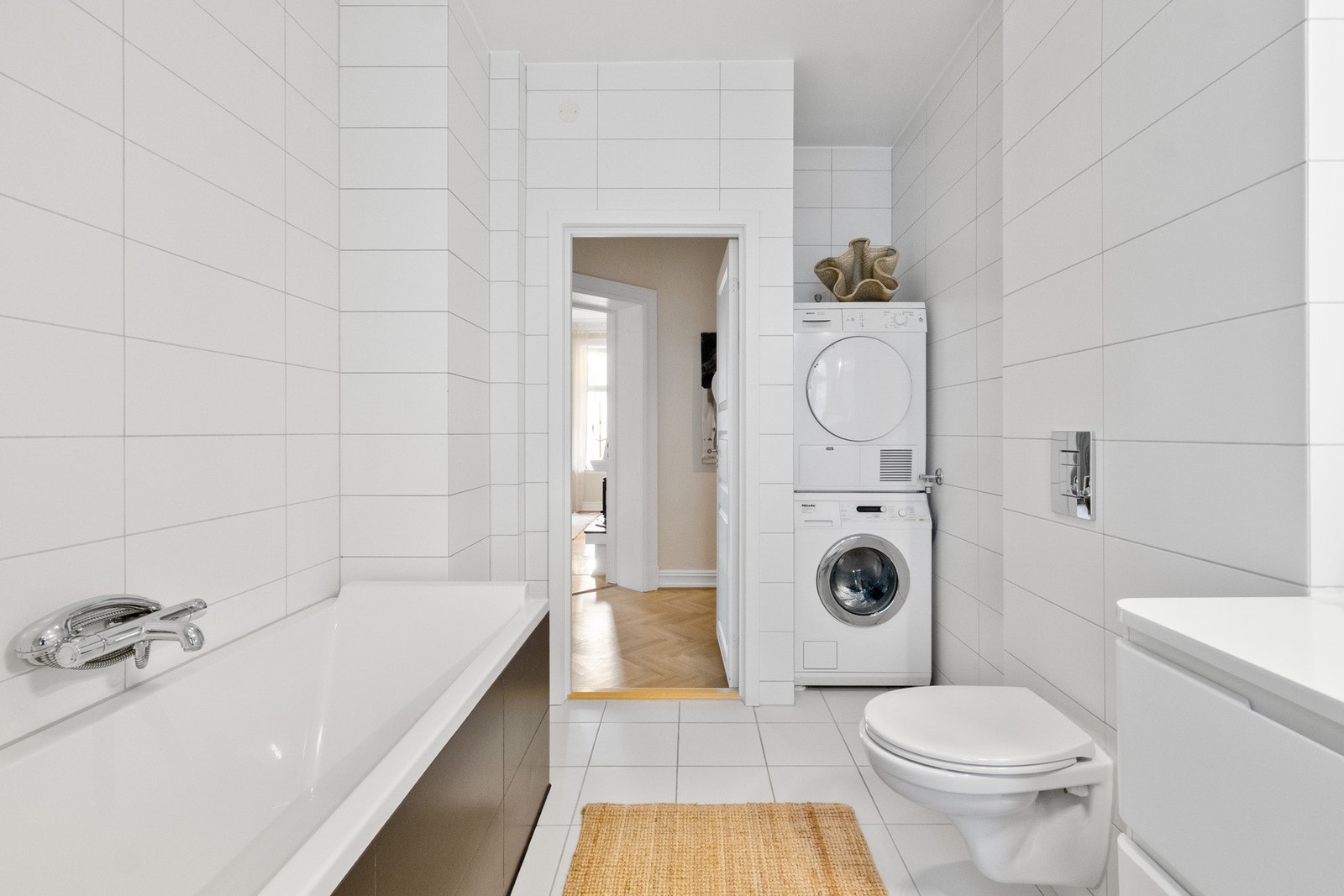 Vaskemaskin og tørketrommel følger boligen. Galleribilde