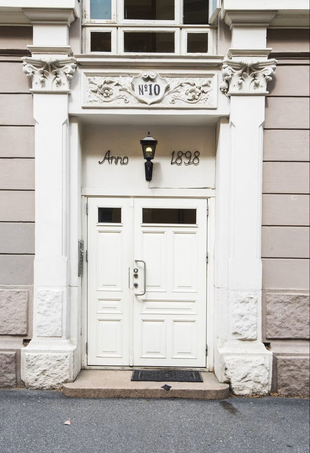 Den klassiske bygningen har flere nydelige detaljer. Galleribilde