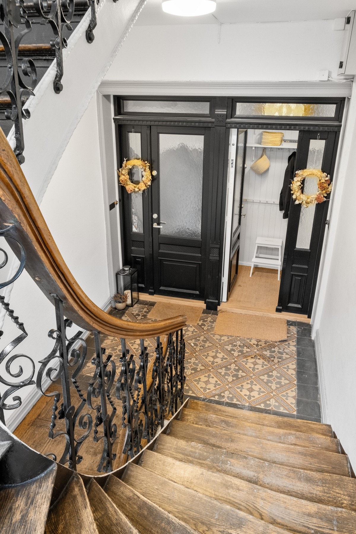 Boligen har enkel adkomst i annen etasje. Galleribilde