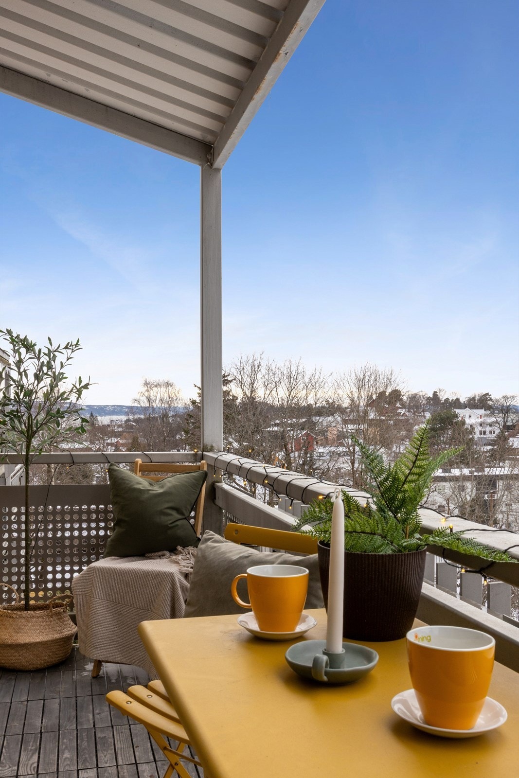 Balkong man kan sitte og nyte utsikten! Galleribilde