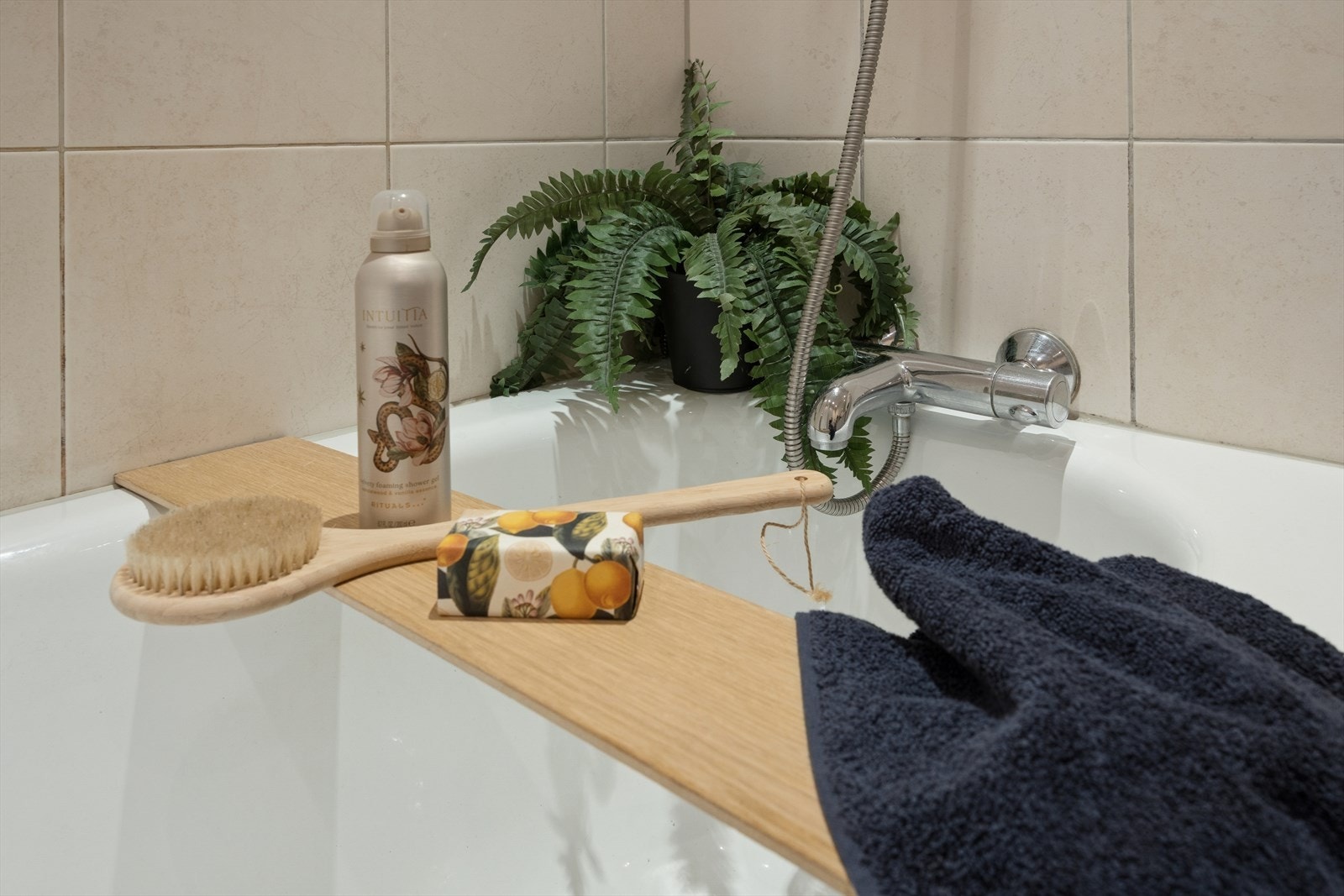 Bad med badekar. Galleribilde